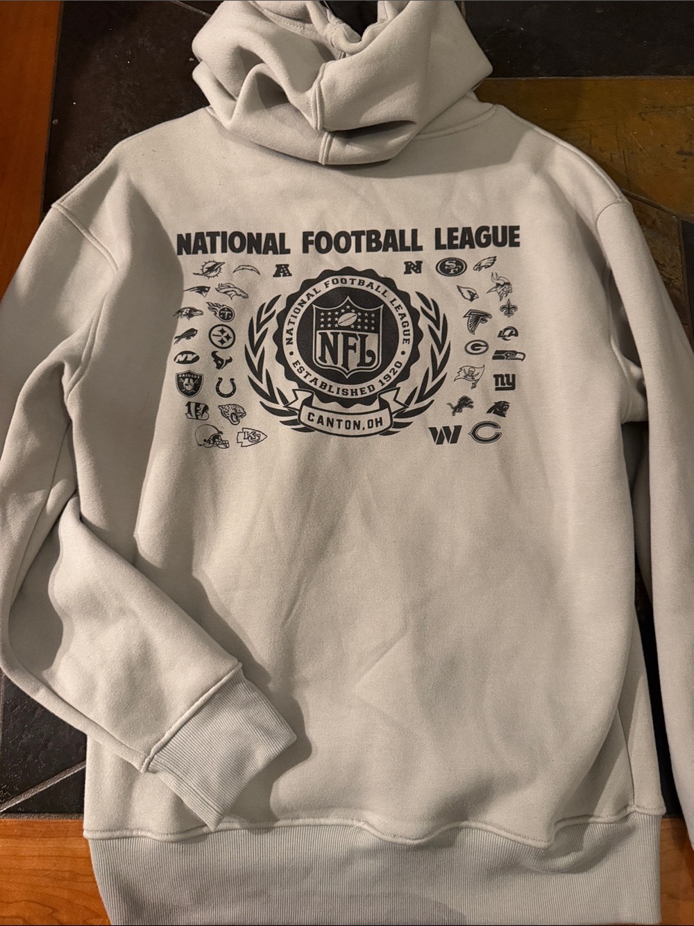 NFL Men's hoodie Sweatshirt Light Gray Black Graphic S small